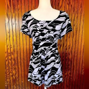 Apostrophe black and white stretch tie back shirt size XL